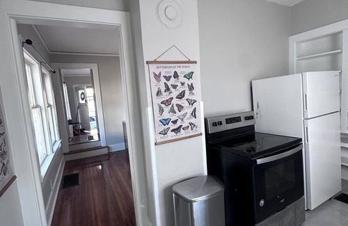 Dayton Haus | The Cozy Townhome 3-bed Dayton WiFi, AC 5 min to UD campus 3 min to downtown