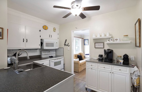 Algonquin Hütte | The Crabby Little Oyster Cottage in Cambridge MD