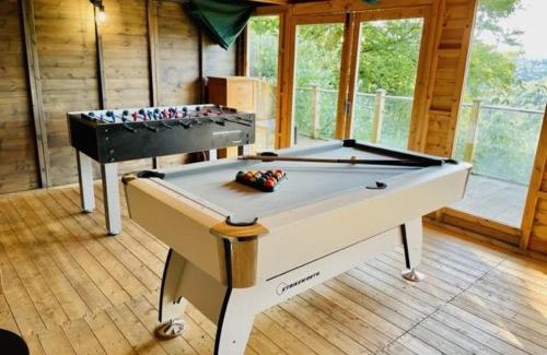 Abertillery Haus | The Crest Hillside Retreat With Hot Tub