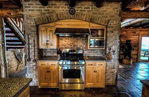 Keene Kabine | The Crest Lodge - Cabin w/Hot Tub - Game, Bar & Theatre Rooms