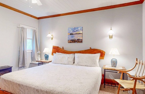 Hancock Point Bed & Breakfast | The Crocker House Country Inn (Rm 3)