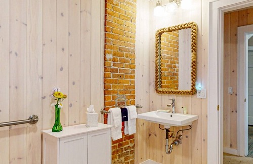 Hancock Point Bed & Breakfast | The Crocker House Country Inn (Rm 3)