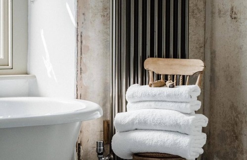 Crewkerne Hotel | The Crooked Swan