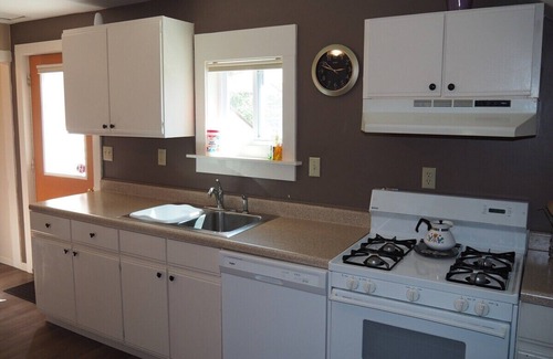 Frankfort Wohnung | The Cute & Cozy - Upper Apartment - GREAT LOCATION! WALK TO BEACH AND DOWNTOWN! A/C!