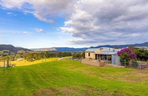 Barrengarry Haus | The Dairy at Cavan I Kangaroo Valley I Stunning Views