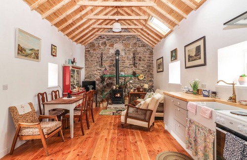 Ardfinnan Hütte | THE DAIRY, with open fire in Ardfinnan, County Tipperary