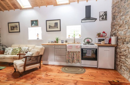 Ardfinnan Hütte | THE DAIRY, with open fire in Ardfinnan, County Tipperary