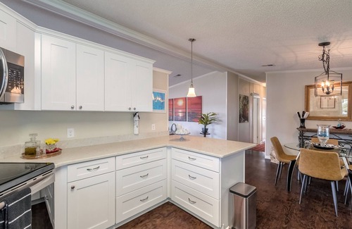 Edgewater Haus | The Dancing Dolphin Retreat