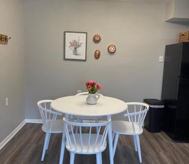 Hamilton Wohnung | The Deannie Apt #6 - Simple and Homey 2bd w/WiFi