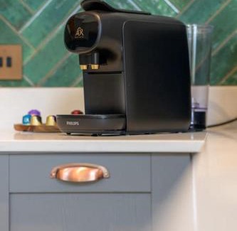 Pershore Haus | 'The Den' Lakeview Apartment at Watersedge