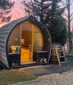 Pershore Haus | 'The Den' Lakeview Apartment at Watersedge