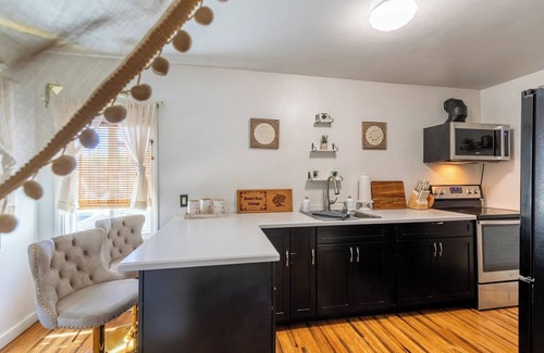 Joshua Tree Hütte | The Desert Rose Cottage with WiFi, AC in charming Joshua Tree