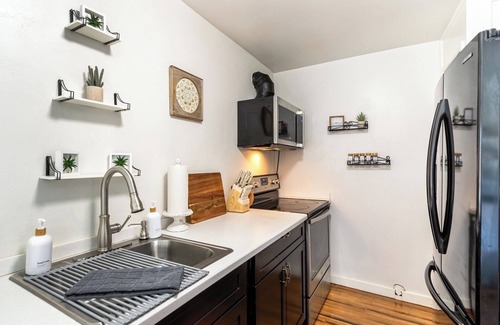 Joshua Tree Hütte | The Desert Rose Cottage with WiFi, AC in charming Joshua Tree