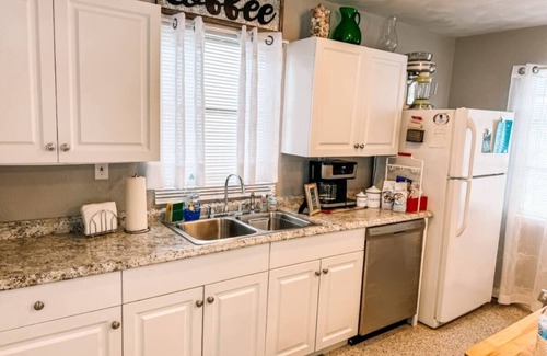 Holly Hill Haus | The Driftwood Hideaway - Daytona Beach, FL - Minutes from the Beach & More!!