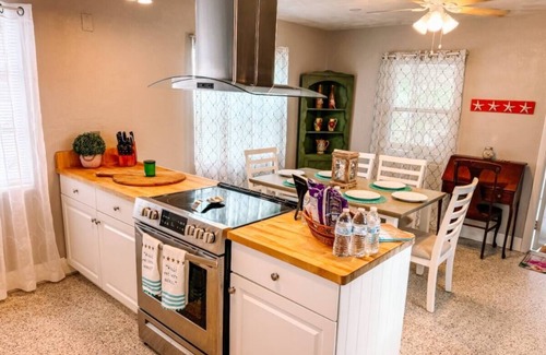 Holly Hill Haus | The Driftwood Hideaway - Daytona Beach, FL - Minutes from the Beach & More!!