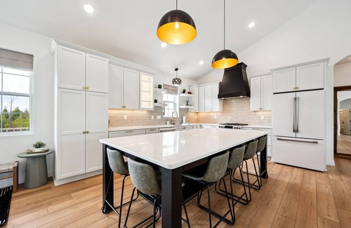 Ephraim Haus | The Edelweiss: NEW 6 BR/Theatre/Game Room/Fire Pit