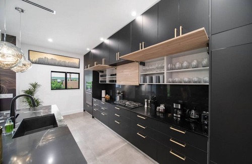 Victoria Park Haus | The Elements Home with 2 Pools