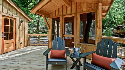 Gatlinburg Haus | The Elm in Treehouse Grove at Norton Creek