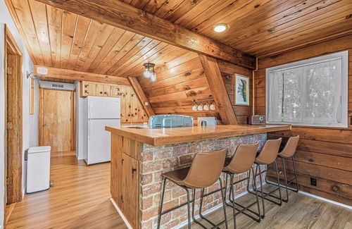 Grants Pass Haus | The Epic A - Hot Tub and Views on an Acre