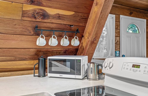 Grants Pass Haus | The Epic A - Hot Tub and Views on an Acre