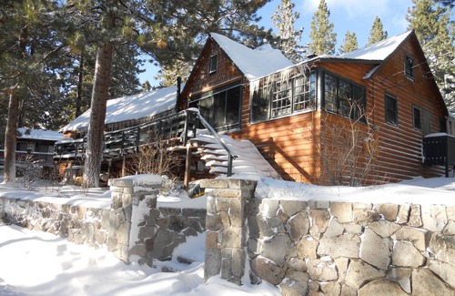 Zephyr Cove Kabine | Der Inbegriff des rustikalen Charme mit modernen Annehmlichkeiten.