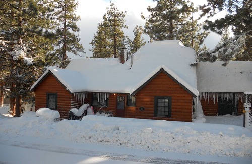 Zephyr Cove Kabine | Der Inbegriff des rustikalen Charme mit modernen Annehmlichkeiten.