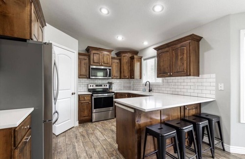 Idaho Falls Haus | The Family Falls Retreat | Sleeps 12 | Hot Tub