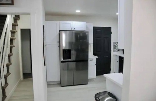 South Salt Lake Haus | The Farmhouse - Fiber Wifi, W&D, Pet Friendly