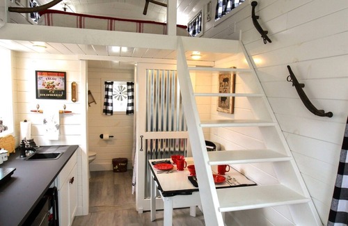 Muskegon Wohnung | The Farmhouse - Tiny Digs Lakeshore