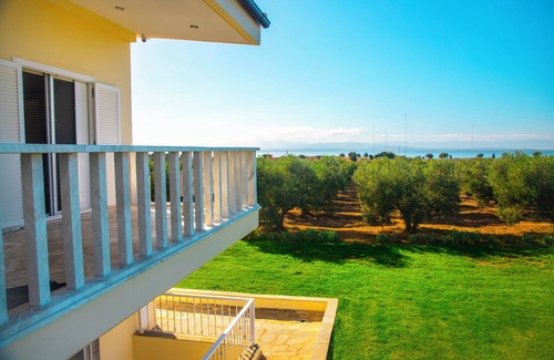 Thermaikos Villa | The FAROS Estate Angelochori - großzügige Villa mit Pool zum Wohlfühlen