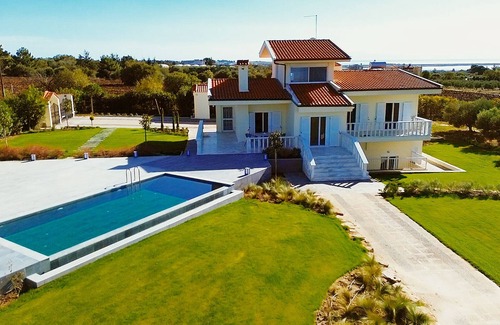 Thermaikos Villa | The FAROS Estate Angelochori - großzügige Villa mit Pool zum Wohlfühlen