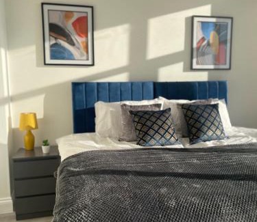 Flitwick Wohnung | The Felix Apartments - 3 Bedrooms - FREE Parking - Close to train station