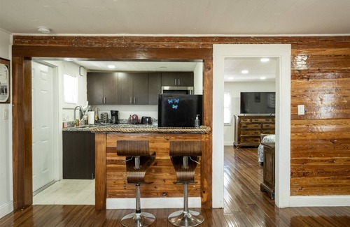 Meadows Eigentumswohnung | The Fleming Suite | 1 bed, 1 bath condo w/shared pool