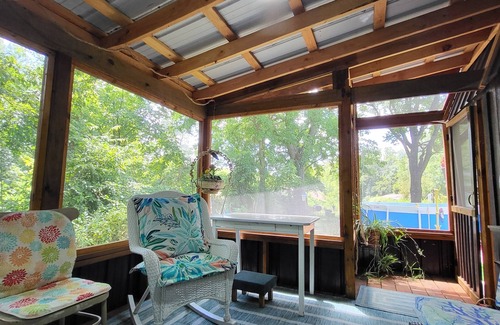 Elkins Haus | The Flip Flop House