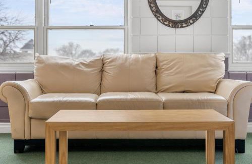 Lakeside Hotel | The Fountain Inn