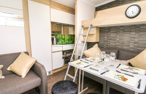 Llandrindod Wells Hütte | THE FOX DEN, with hot tub in Rhayader