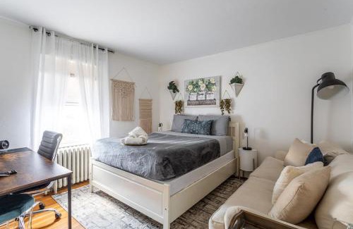 Cove - East Side - Shippan Haus | The Fred Deluxe 7 BR by I95 Train HarborVw Beach