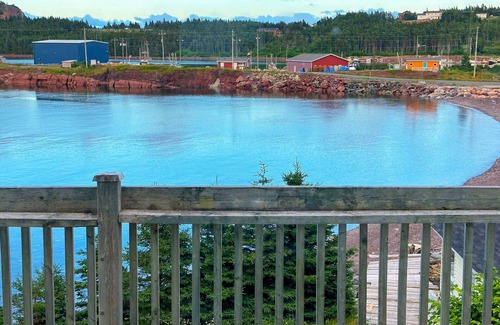 Norman's Cove-Long Cove Haus | The Full House @ The Homestead Oceanfront Suites