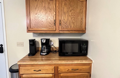 Cadiz Wohnung | The Fuzzie Flamingo! 2bd/1bth w/ trailer parking