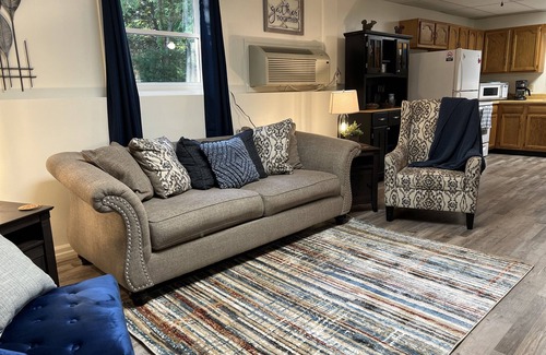 Cadiz Wohnung | The Fuzziesquirel1 2 bdrm, Boat Parking, Near LBL Lakes & Beach