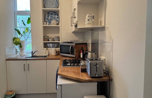 Upper Wakefield Hütte | The Garden Cottage