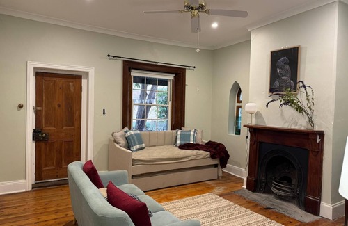 Upper Wakefield Hütte | The Garden Cottage