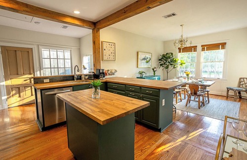 Mid City South Hütte | The Garden District Cottage - minutes from LSU and many of BR’s top restaurants