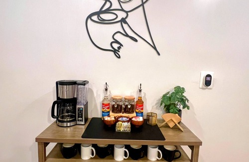 Xenia Haus | The Gathering Place - 10 min Yellow Springs - 15 min Dayton Air Force Museum