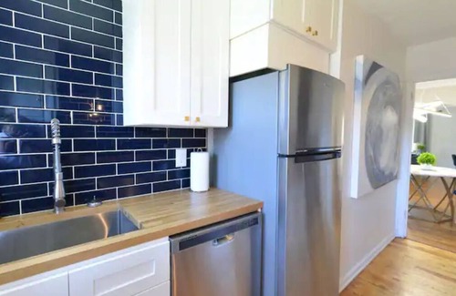 Grandview Heights Wohnung | The Gatsby Hot Tub Patio King Bed Fast WiFi Near OSU and Victorian Village