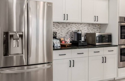 Mesa Haus | The Gatsby - Sleeps 22 in beds!