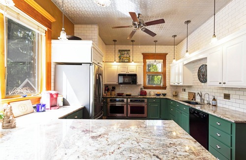 Farviews - Pattee Canyon Bed & Breakfast | The Gibson Mansion