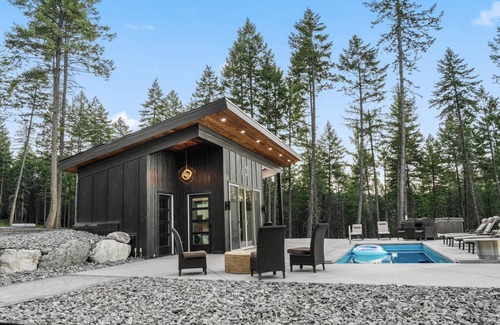 Lakeside Haus | The Glaicer House w/ pool & hot tub
