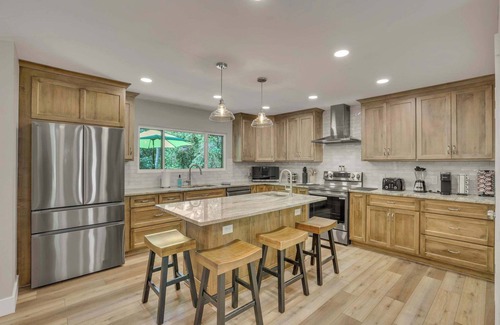 Newark Haus | The Golden Retreat | Dual Master Suites