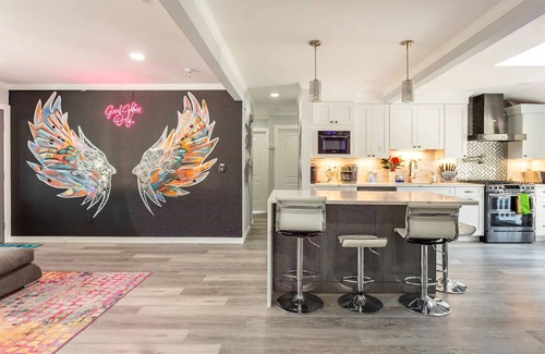 Commack Haus | THE GOOD VIBEZ HOUSE! Mini Golf Course,Heated Pool,Hot Tub,Game Room,Angel Wing